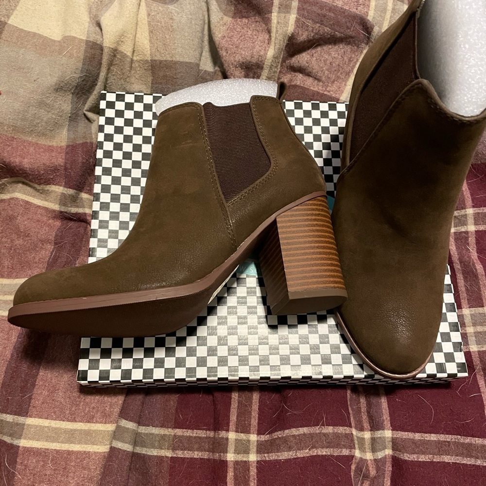 Brow Suede Booties